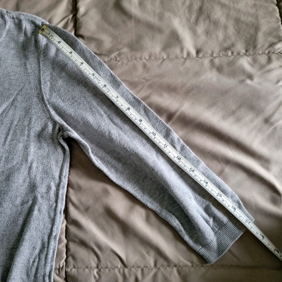 Ann Taylor M Grey Lightweight Sweater - Picture 2 of 4